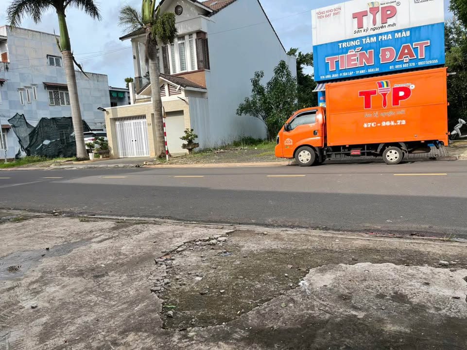 Nhà mặt tiền kinh doanh Ama Jhao, Buôn Ma Thuột 100m² - Full nội thất, chỉ việc vào ở!