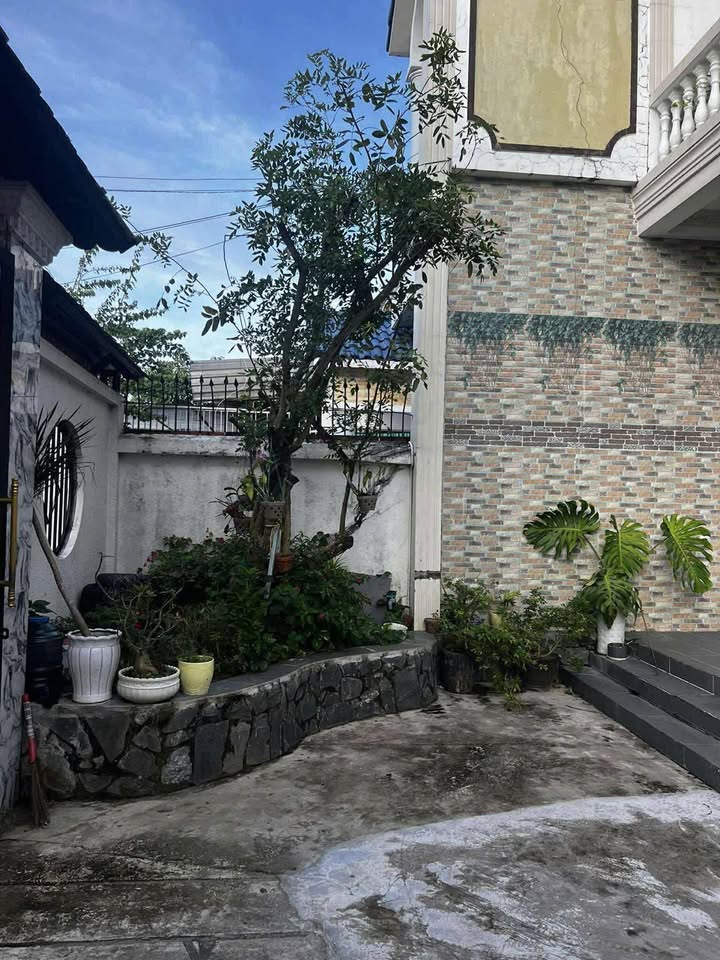 Nhà 3 tầng + 1 tum đường Mạc Đĩnh Chi, Tân Thành, Cà Mau 300m² giá 8 tỷ - Thiết kế hiện đại, sân vườn thoáng mát!