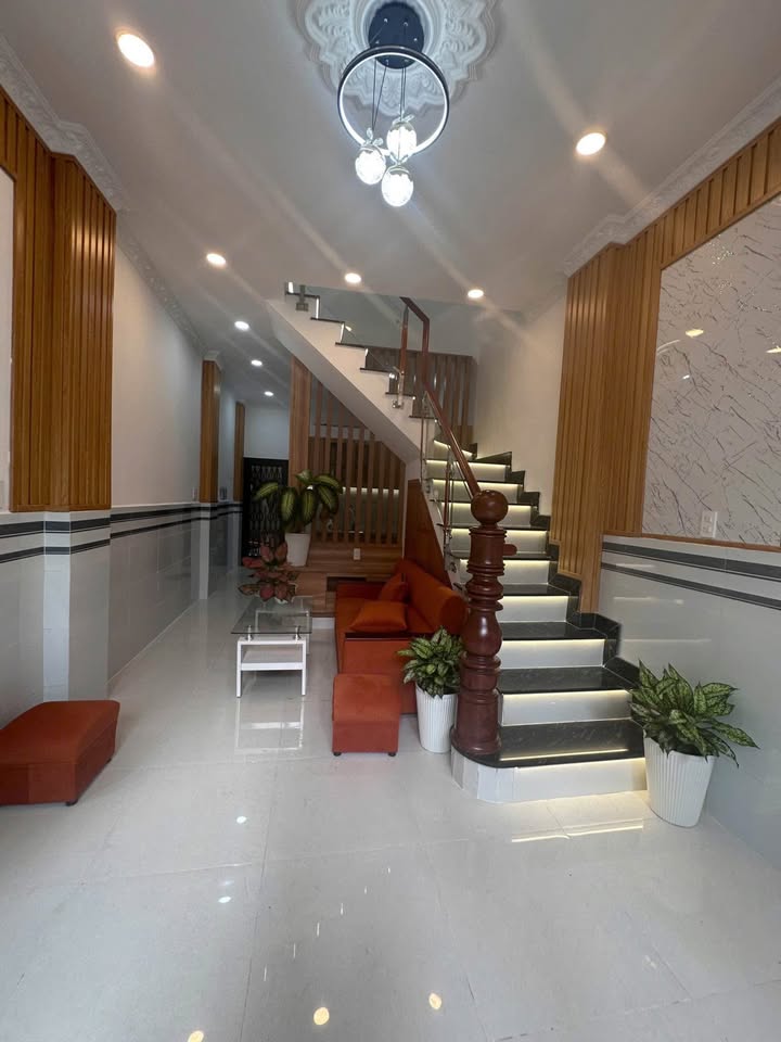 Bán nhà hẻm 1225 Phạm Thế Hiển, Quận 8, 28m² - Nhà 2 tầng thoáng mát, giá 4.45 tỷ!