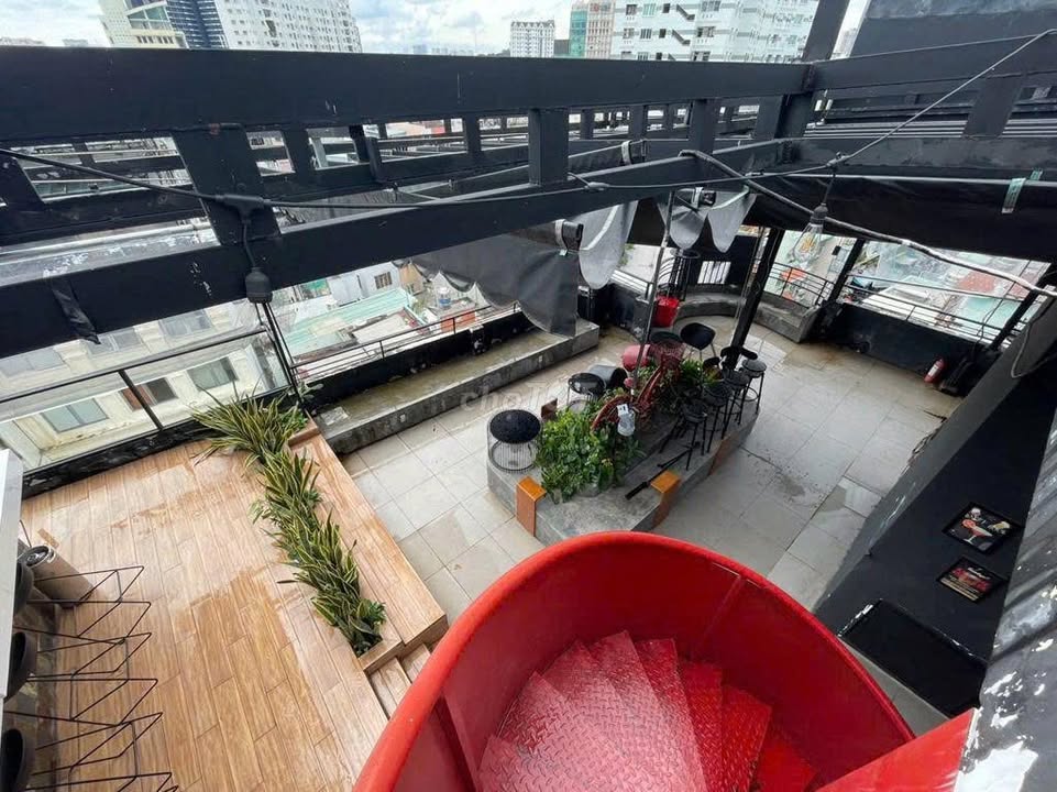 Cho thuê mặt bằng sân thượng đường Đỗ Quang Đẩu, Quận 1 - Không gian mở lý tưởng cho nhà hàng