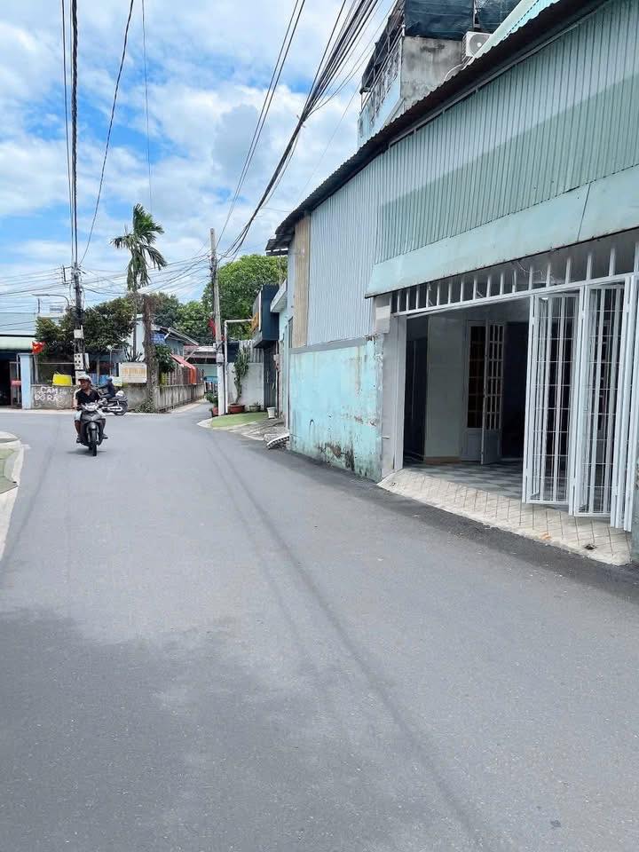 Cho thuê nhà căn góc 2 mặt tiền đường Nguyễn Bình - Giá chỉ 5 triệu/tháng!