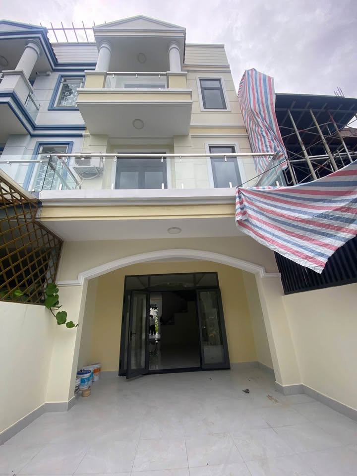 Nhà cho thuê KDC Phúc Đạt, Thủ Dầu Một 4PN, giá 15 triệu/tháng - Thiết kế hiện đại, mới 100%!