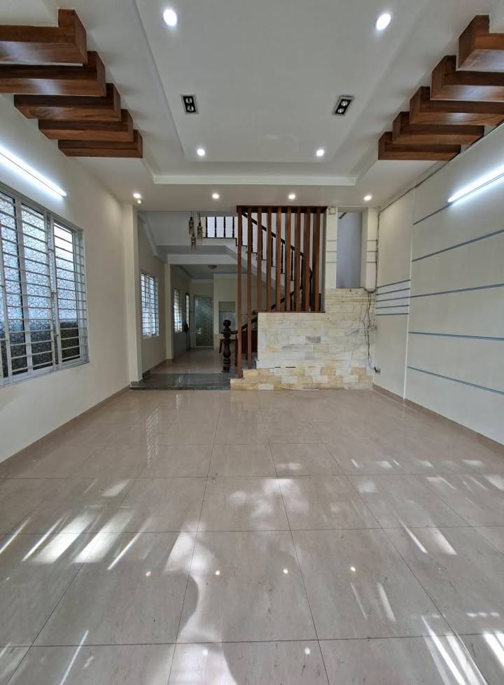 Nhà cho thuê 3 tầng mặt tiền đường Nguyễn Súy, 90m² giá 12 triệu - Đối diện công viên