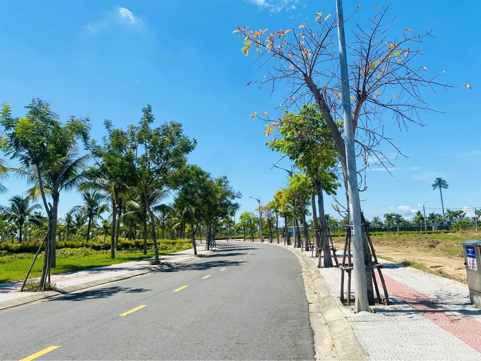 Đất Đầm Sen, Hòa Quý 140m² giá 8 tỷ - Đối diện công viên xanh