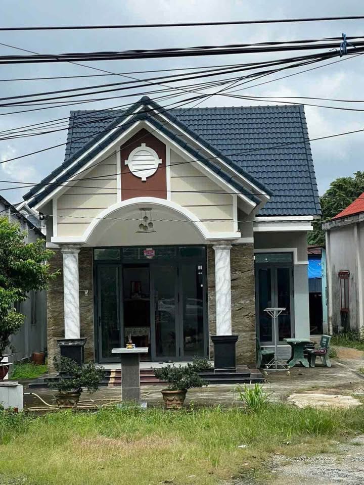 Nhà Phú Chánh Tân Uyên 120m² giá 4.7 tỷ - Mái thái siêu đẹp, bán gấp!