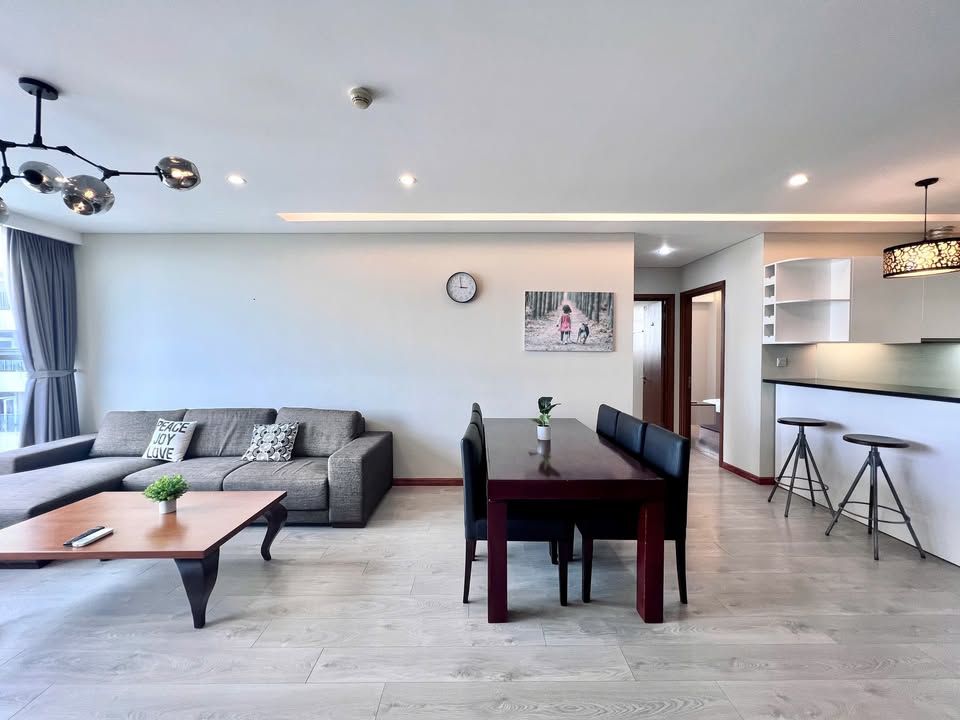 Căn hộ Thảo Điền Pearl 132m² giá 36 triệu - View thoáng mát, sẵn sàng vào ở!