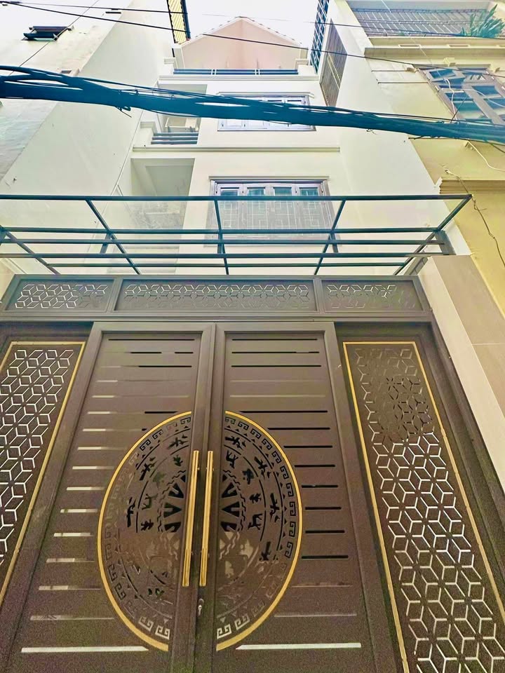 Nhà đẹp Lĩnh Nam 41m² giá 8 tỷ - Thiết kế hiện đại, 6 phòng ngủ