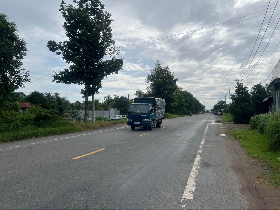 Đất nền mặt tiền đường TL883, Phú Tân, Bến Tre 1003m² - Giá chỉ 5.5 tỷ VND!