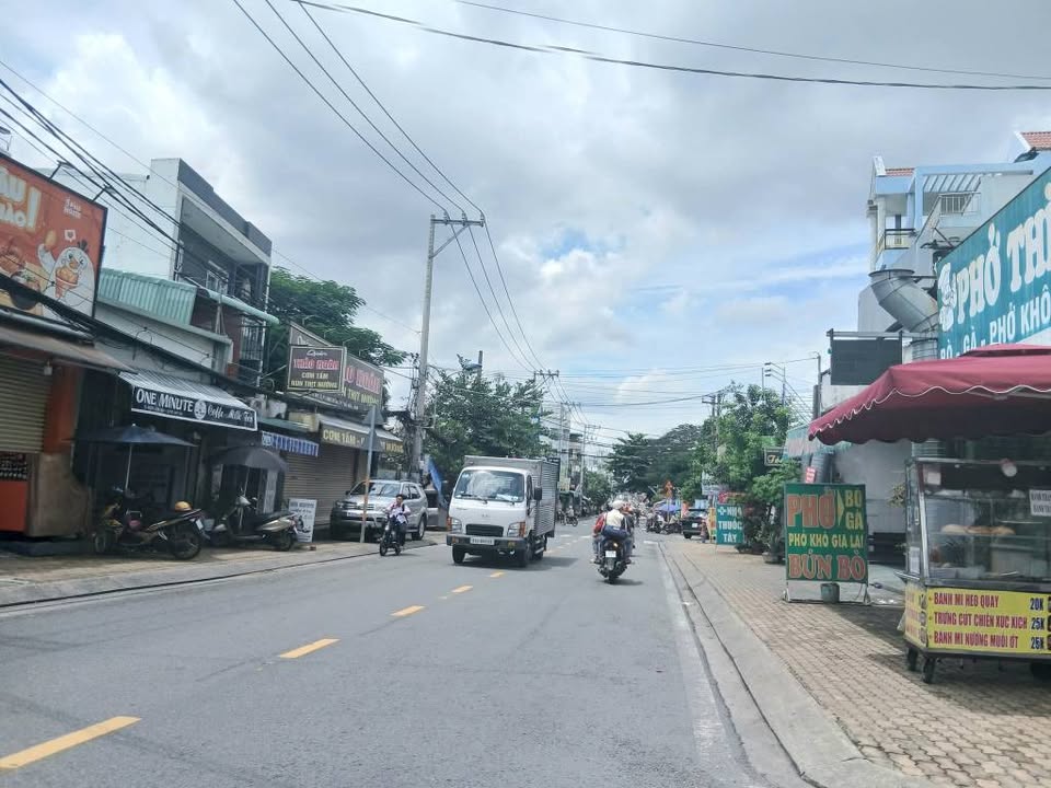 Nhà mặt tiền kinh doanh Lê Văn Tách Dĩ An 52m² giá 14 tỷ - Đầu tư sinh lời ngay!