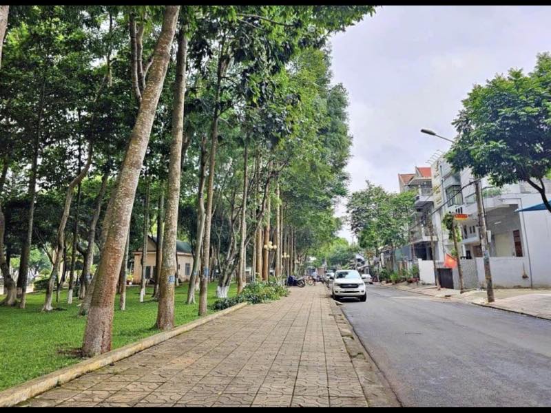 Nhà 2 tầng mặt tiền công viên Hoàng Văn Thụ - 120m² giá 11.2 tỷ - Kinh doanh lý tưởng!