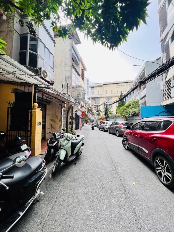 Đất mặt ngõ Núi Trúc 125m² giá 30 tỷ - Vị trí trung tâm, ô tô tránh