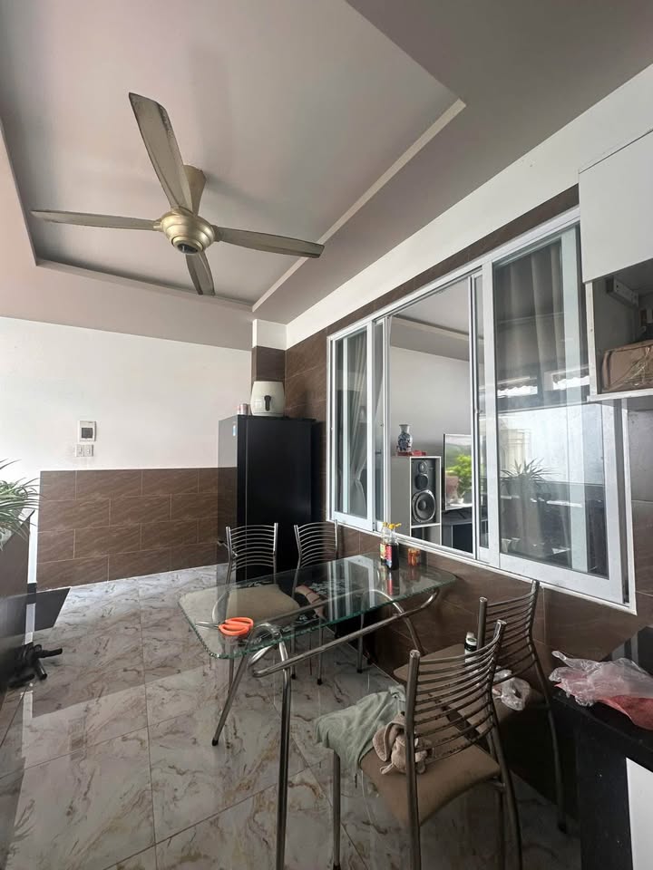 Cho thuê nhà 4 tầng 120m² tại Phạm Văn Đồng - Full nội thất, kinh doanh ngay!