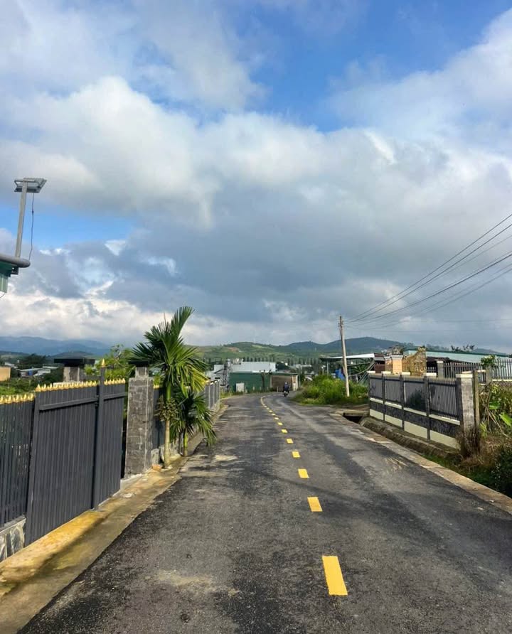 Đất nền Bảo Lộc 1800m² giá 3.5 tỷ - Giảm giá kịch sàn, bao sổ đỏ!