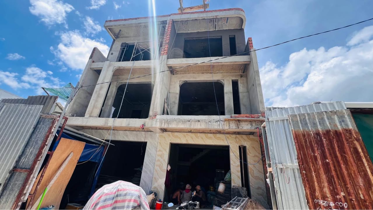 Nhà 3 Tầng Hai Mặt Tiền tại Bắc Nha Trang 57.7m² giá chỉ 6.9 tỷ - Cơ hội hiếm có!