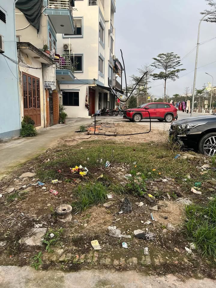 Đất mặt tiền đường Đinh Tiên Hoàng 23m² giá 2.4 tỷ - Cơ hội kinh doanh tuyệt vời!