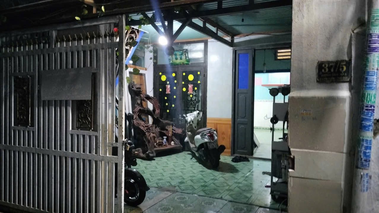 Nhà nguyên căn cho thuê hẻm đường số 11, phường Linh Xuân, Thủ Đức, 100m² - Giá chỉ 5 triệu/tháng!