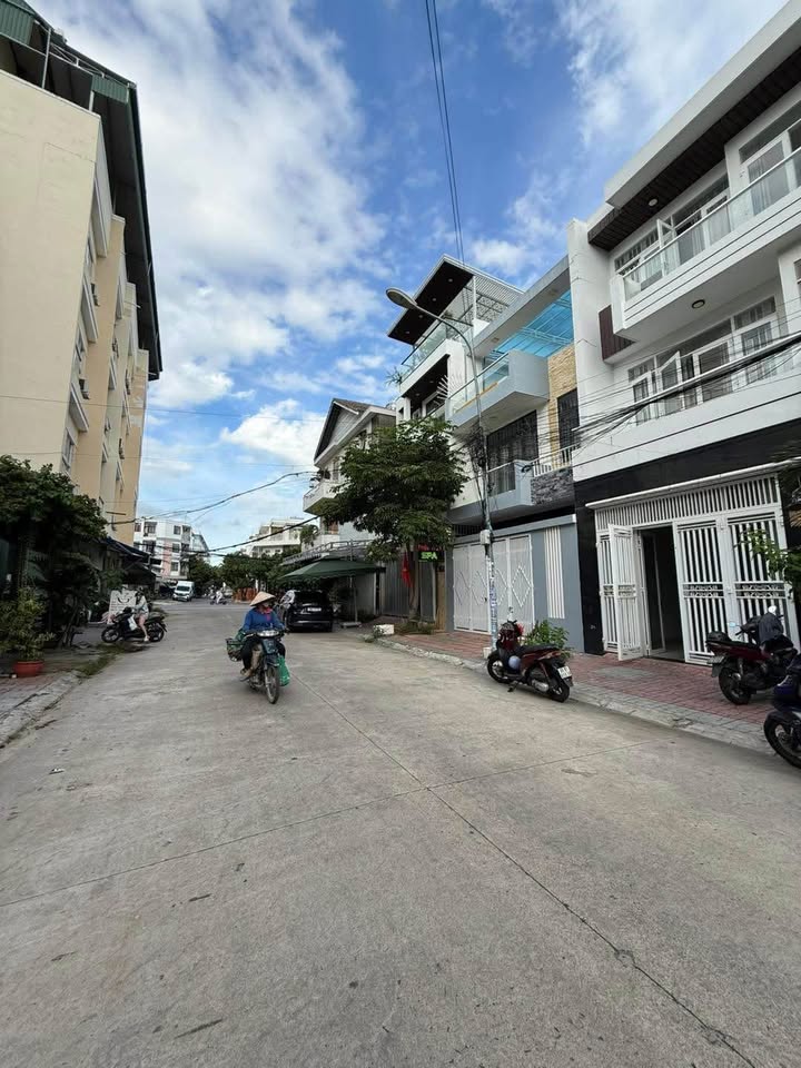Nhà 3 tầng Đặng Vũ Hiệp, Nha Trang 98m² giá 7.5 tỷ - Thiết kế hiện đại, tiện nghi