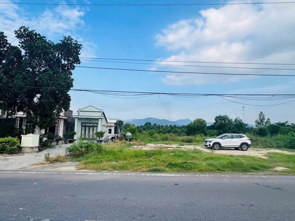 Đất mặt tiền Hương lộ 39, Suối Tiên, 247m² giá 1.9 tỷ - Kinh doanh thuận lợi!