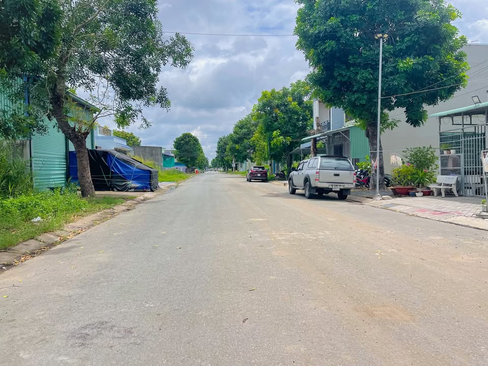 Đất nền Bến Lức 110m² giá thỏa thuận - Sổ hồng chính chủ, công chứng ngay!