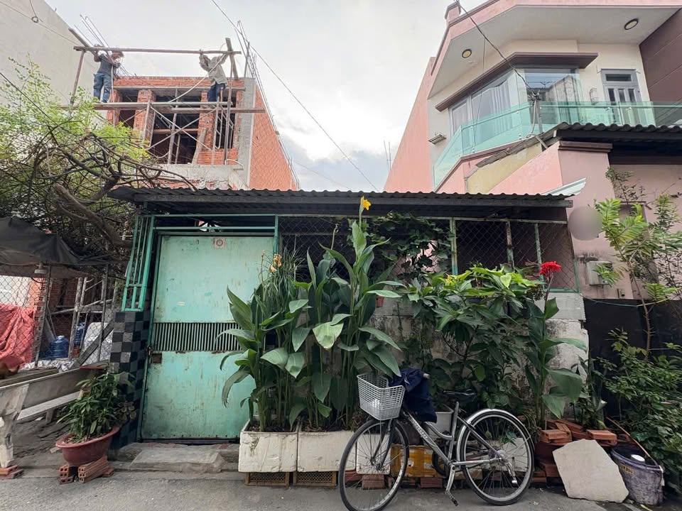 Bán nhà hẻm xe hơi Lê Văn Quới 103m² giá 6.6 tỷ - Tiện ích đầy đủ, phù hợp đầu tư!