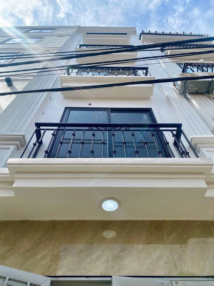 Nhà 5 tầng Kim Chung 33m² giá 4 tỷ - Vị trí đắc địa, đầy đủ nội thất!