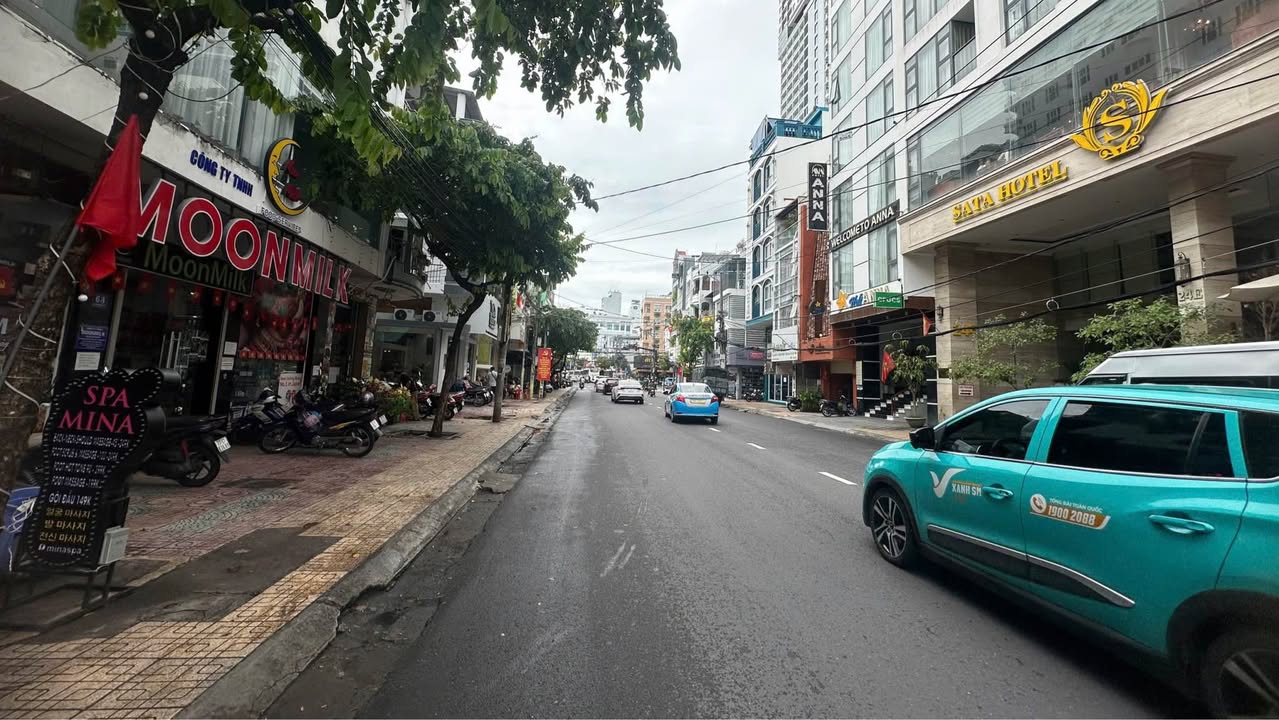 Bán Nhà 3 Mặt Tiền Đường Nguyễn Thiện Thuật, Nha Trang 96m² giá 45 tỷ - Đầu tư lý tưởng!