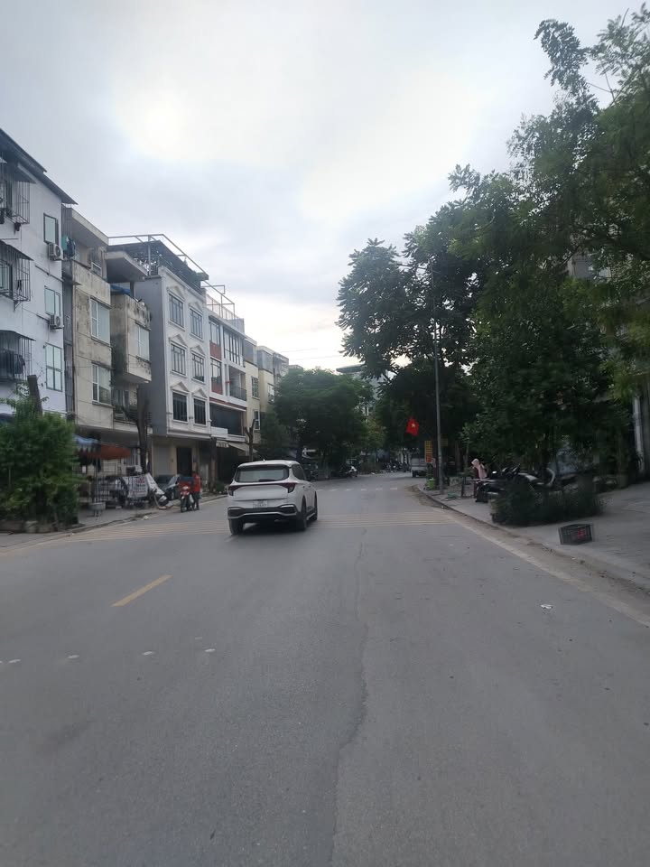 Townhouse lk Văn Phú Hà Đông 105m² giá 20 tỷ - Ở ngay, cho thuê lợi nhuận cao!