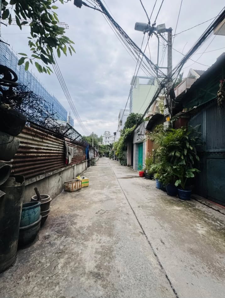 Nhà bán hẻm Thành Thái Q.10 32m² giá chỉ 4 tỷ - Nhà vuông vức, thoáng mát!