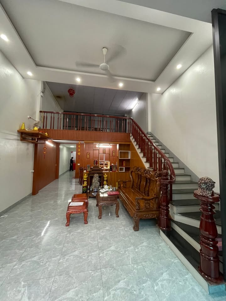 Nhà cấp 4 gác lửng Lào Cai 100.8m² giá 2.55 tỷ - Thiết kế ấm cúng, tiện ích xung quanh