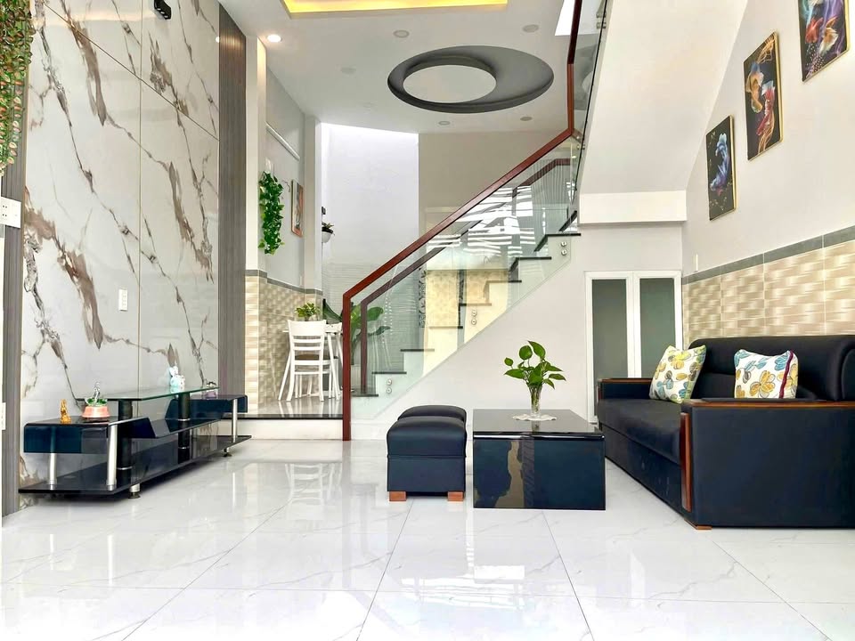 Nhà 4 tầng đường 3 Tháng 2, quận 10, 42m² - Vị trí đắc địa, giá 5 tỷ!