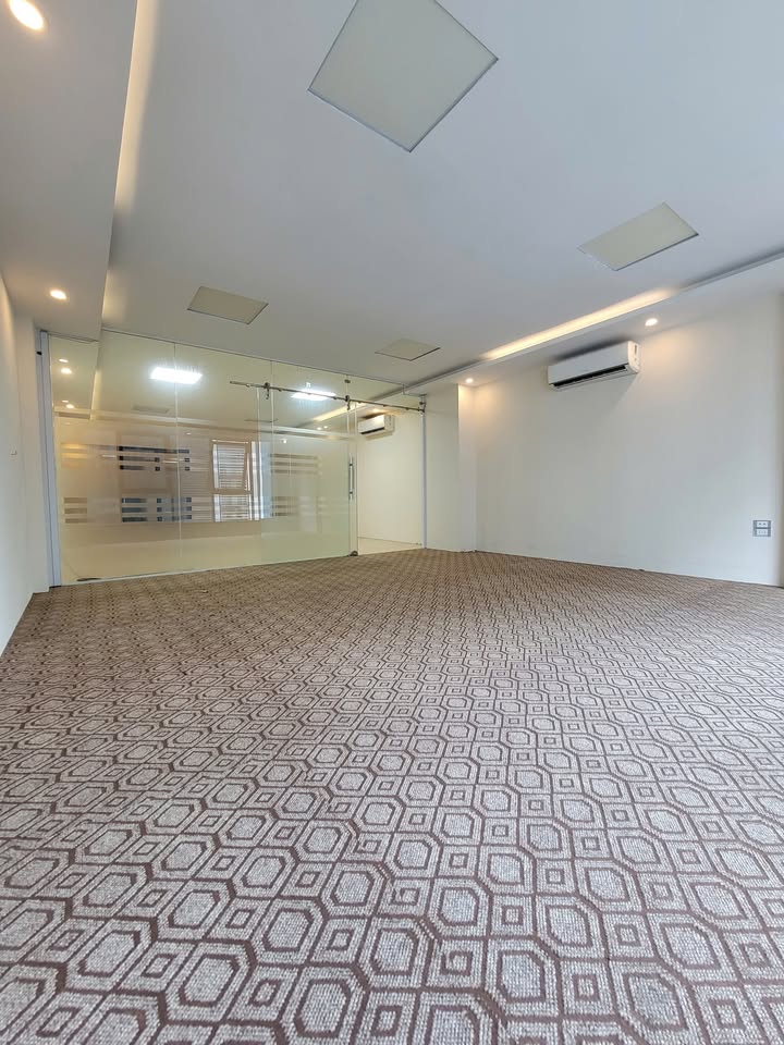 Cho thuê văn phòng tại Trần Thái Tông, Cầu Giấy 100m² giá 21 triệu - Văn phòng chuyên nghiệp, sẵn sàng vào làm việc!