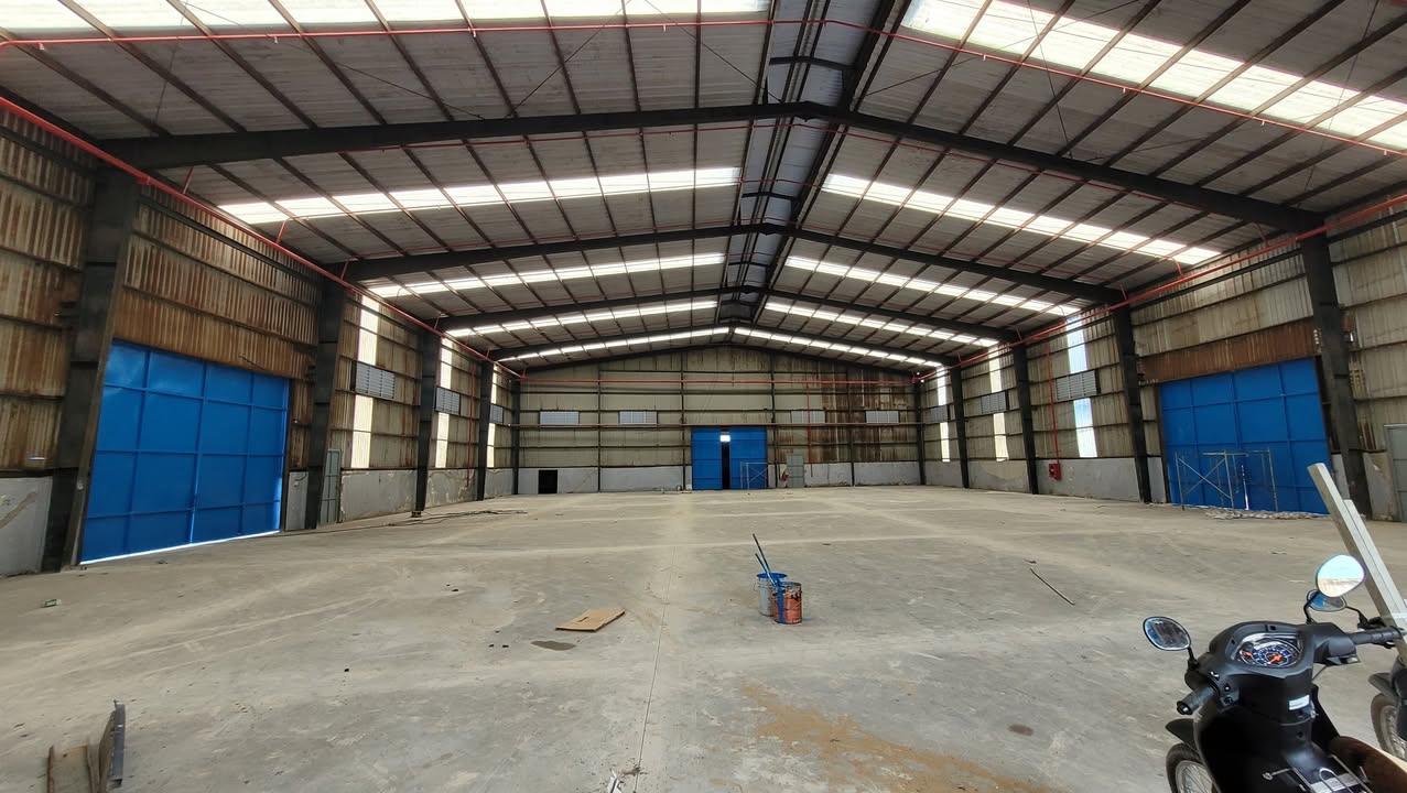 Kho cho thuê 1000m² tại Cụm Công Nghiệp Đức Hòa Đông - Giá chỉ 80 triệu/tháng!