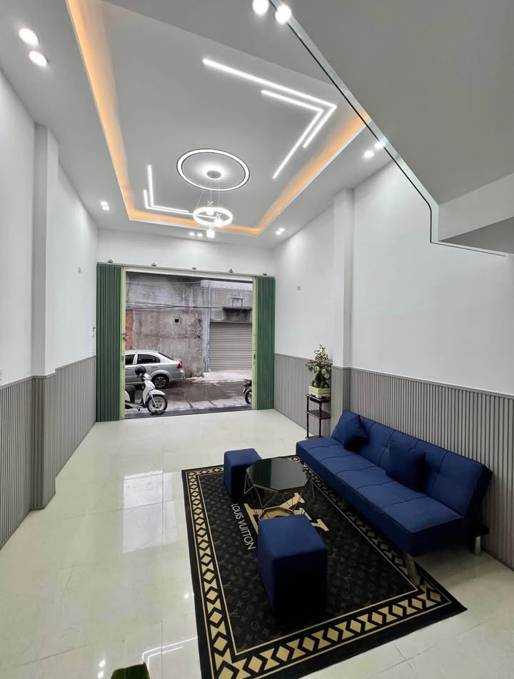 Nhà 3 tầng đường Lê Thanh Nghị, 32.6m² giá 3.15 tỷ - Thiết kế hiện đại, ô tô vào tận nhà!