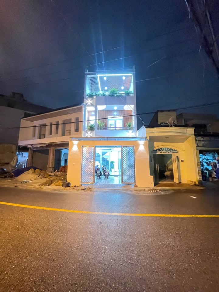 Nhà mặt tiền đường Nguyễn Đức Thiệu Dĩ An 88m² giá 6.5 tỷ - Đầy đủ nội thất cao cấp!