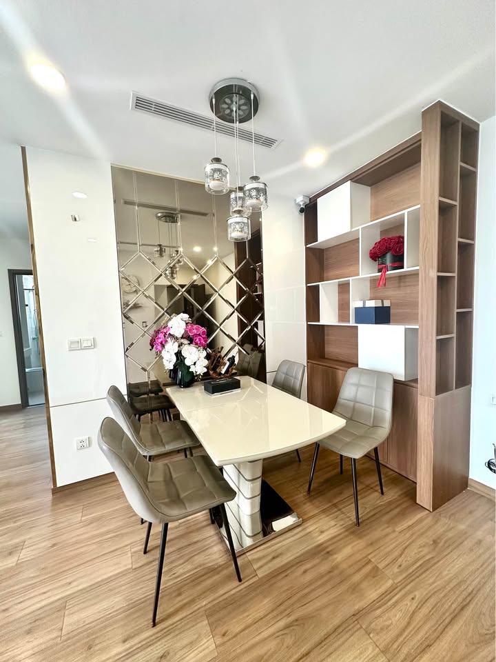 Căn hộ Eco Green Quận 7 2PN giá 17.999 triệu - Đầy đủ nội thất, sẵn sàng vào ở!