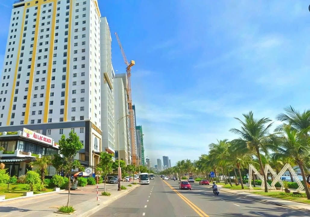 Bán nhà 3 tầng mặt tiền Võ Nguyên Giáp, Mỹ An, 140m² - Vị trí đắc địa gần bãi biển