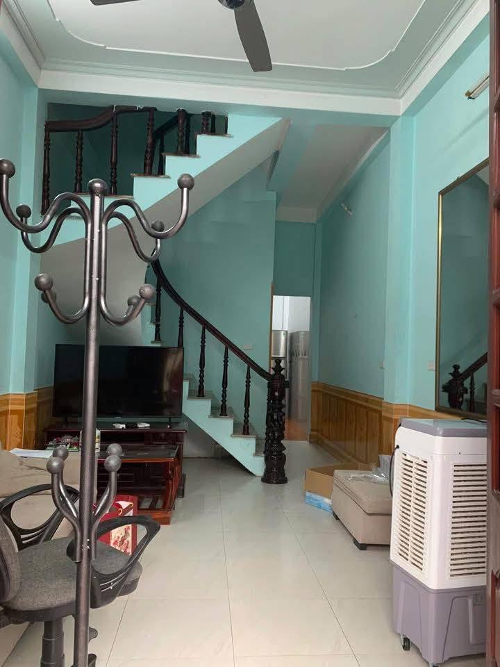 Nhà nguyên căn 264 Bắc Cầu, Ngọc Thụy 42m² giá 7 triệu - Nội thất đầy đủ, ô tô đỗ gần!