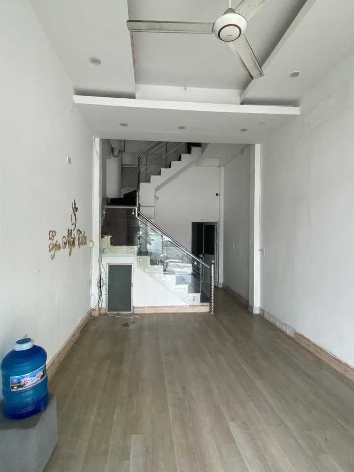 Nhà mặt tiền Nguyễn Hữu Thọ, Hải Châu, Đà Nẵng 65m² giá 12 triệu - Phù hợp ở và kinh doanh!