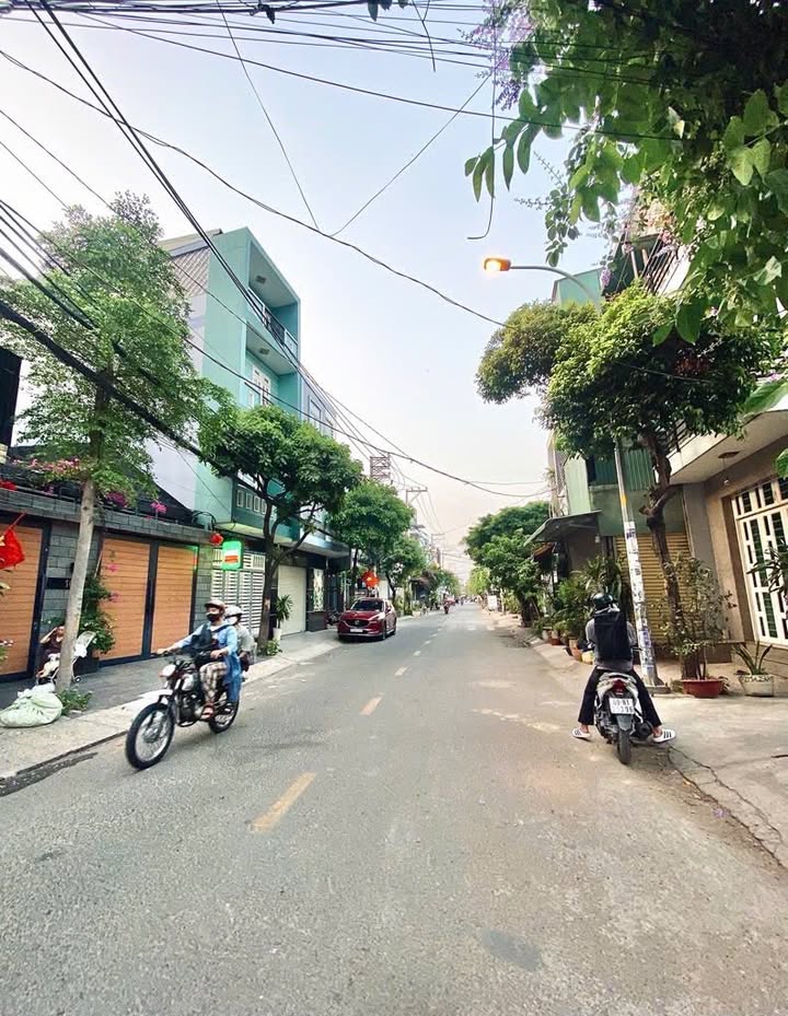 FrontHouse Bình Hưng Hòa 67m² giá 6 tỷ - Mặt tiền đường Số 16, xe hơi đậu thoải mái!