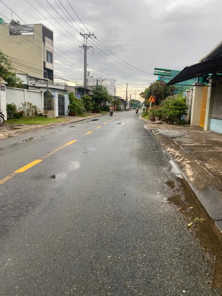 Đất thổ cư mặt tiền đường Long Bình, Long Hiệp, Bến Lức 121m² giá 2,3 tỷ - Tiềm năng đầu tư lớn!