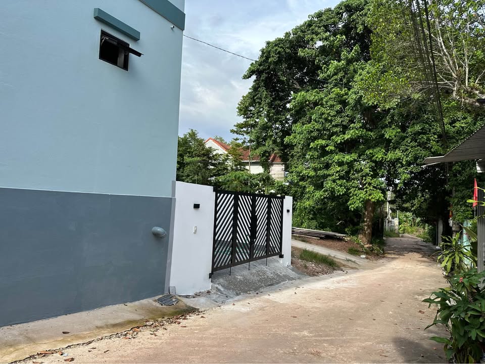 Nhà 2 tầng mới xây kiệt ô tô Vũ Ngọc Phan, Thủy Xuân, 100m² - Sổ hồng hoàn công!