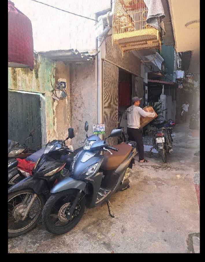 Đất Nguyễn Khoái 43m² giá 5.9 tỷ - Sổ đỏ chính chủ, an ninh tốt!