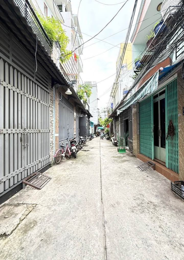 Nhà C4 hẻm xe hơi phường 10 Tân Bình 57m² giá 5.5 tỷ - Tiện xây mới ngay!