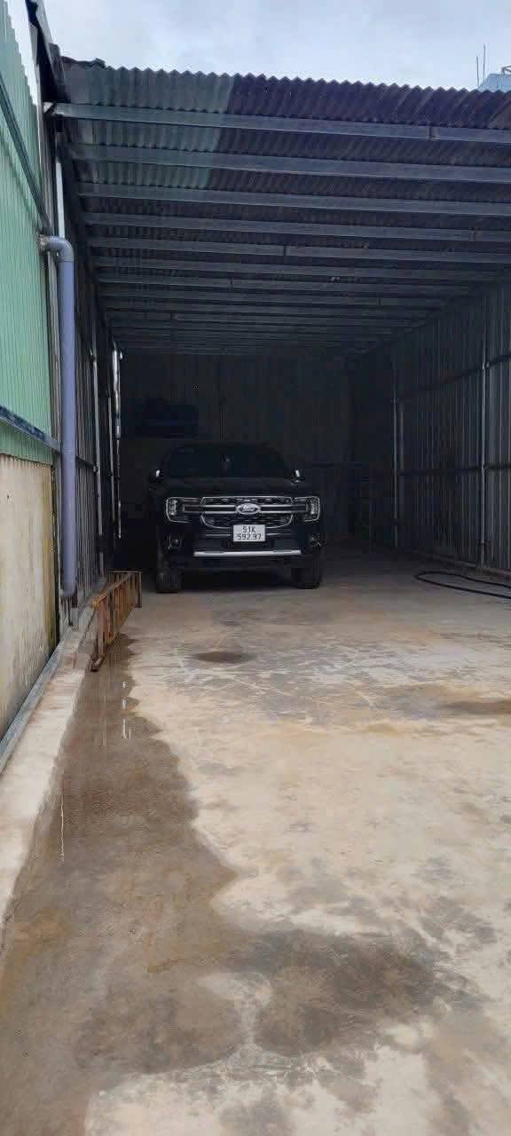 Kho cho thuê tại KDC Hoàng Hải, Bà Điểm, 100m² giá 5 triệu - Nền bê tông, trần cao thông thoáng!