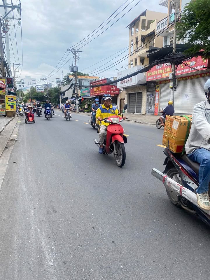 Nhà phố mặt tiền Âu Cơ, Tân Bình 166m² giá 30 tỷ - Đầu tư sinh lời ngay!