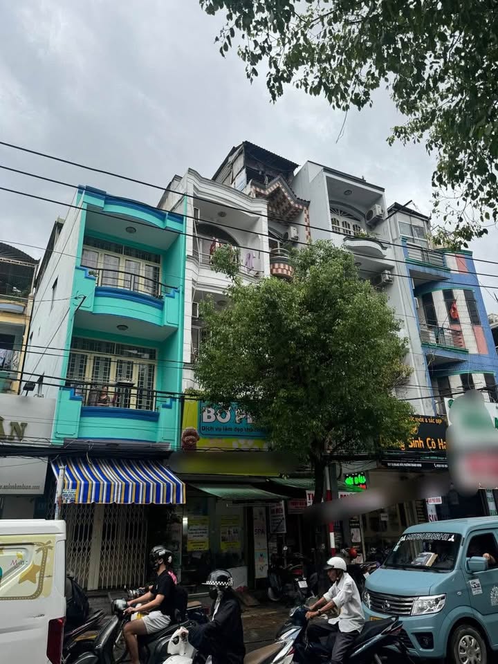 Nhà mặt tiền góc ngã tư Âu Dương Lân, quận 8, giá 5.9 tỷ - Kinh doanh sầm uất!