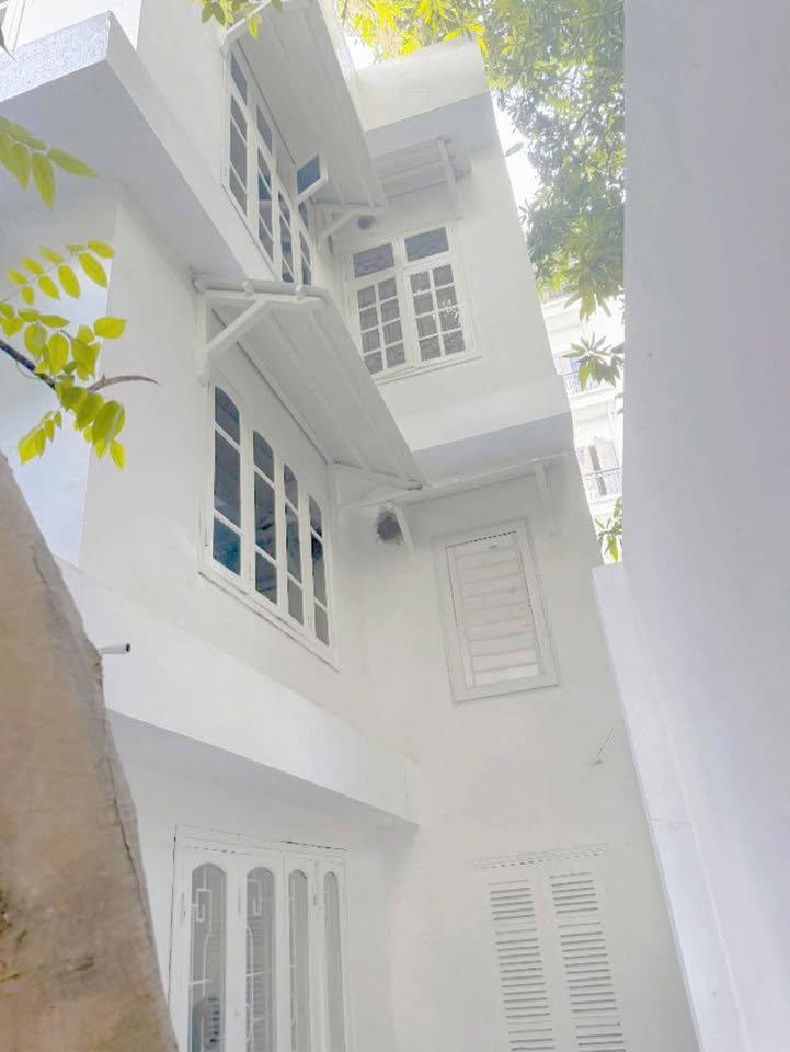 Biệt thự đẳng cấp Nguyễn Văn Cừ 135m² giá 24,5 tỷ - Vị trí vàng đón đầu cơ hội!