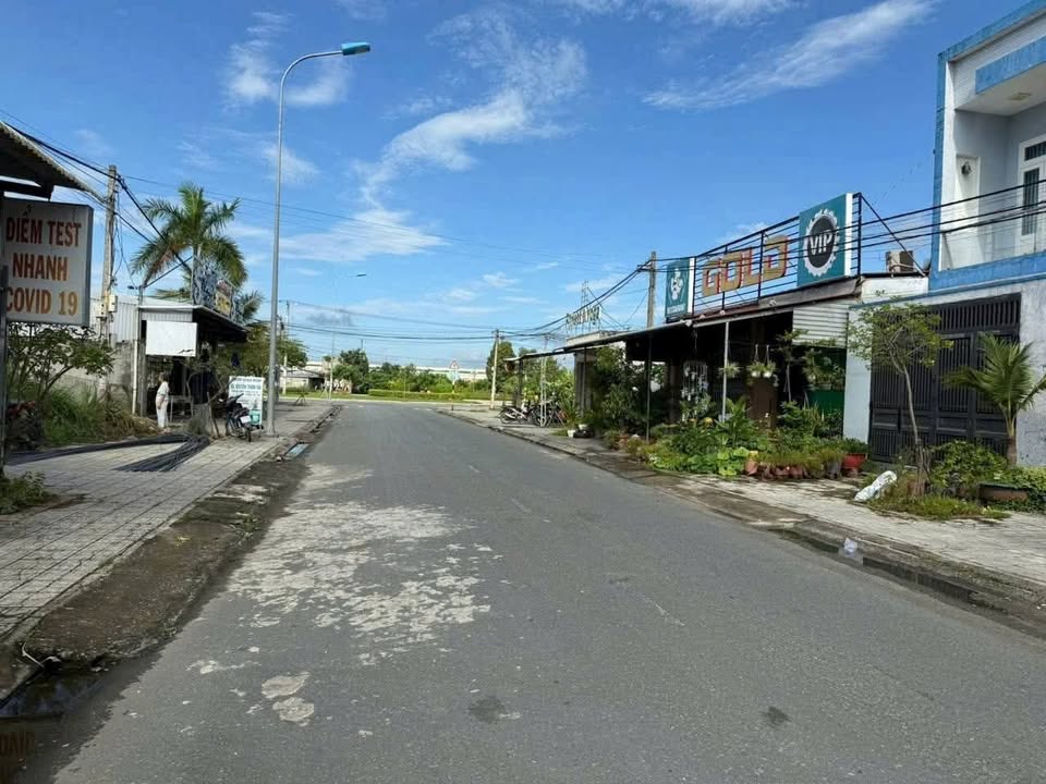 Đất nền liền kề khu Tái định cư Giao Long Bến Tre 240m² giá 2.9 tỷ - Cơ hội đầu tư tuyệt vời!