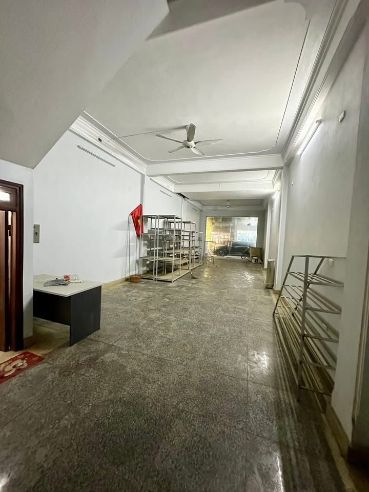 Nhà mặt đường Triệu Quốc Đạt, phường Điện Biên, 120m² giá 25 triệu - Thích hợp làm văn phòng