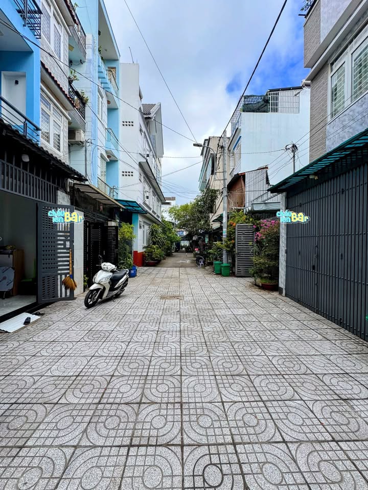 Nhà bán Hương Lộ 2, Bình Tân 60m² giá 5.5 tỷ - Hẻm thông thoáng, tiện ích đầy đủ!